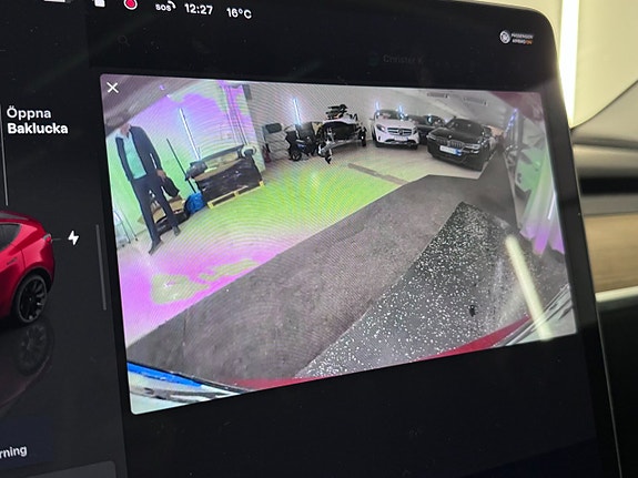 Tesla Model Y 17 of 21