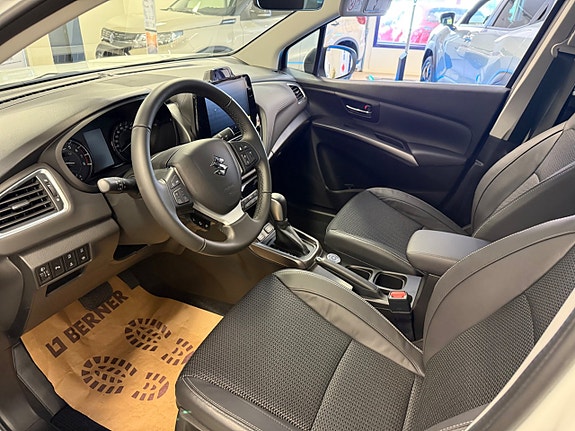 Suzuki S-Cross 5 of 8