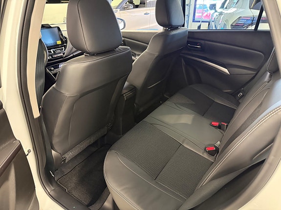 Suzuki S-Cross 7 of 8