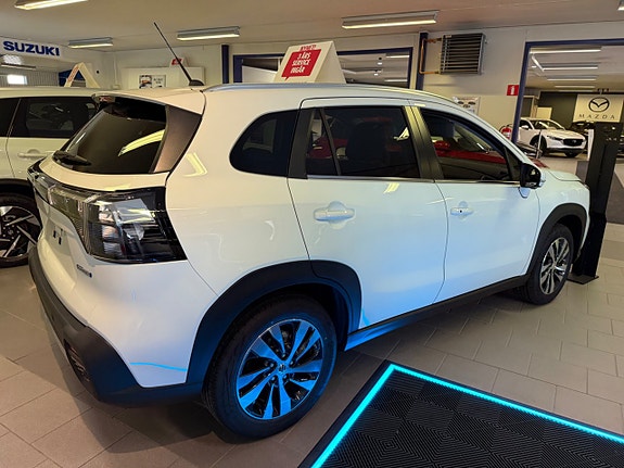 Suzuki S-Cross 3 of 8