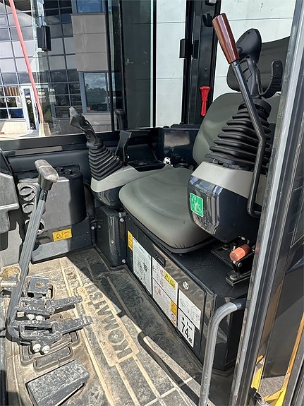 Komatsu PC 26 MR-3 14 of 21