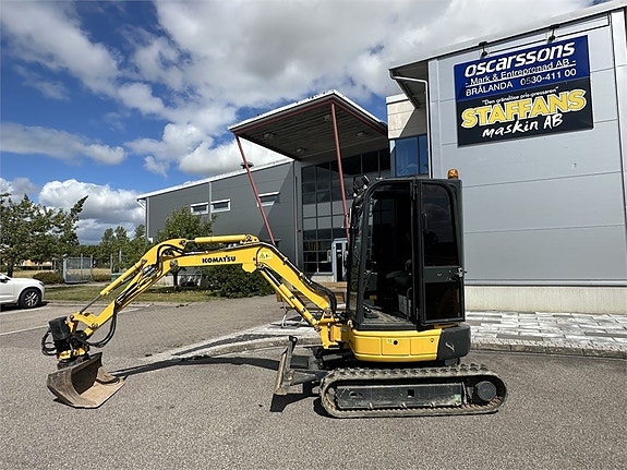 Komatsu PC 26 MR-3 2 of 21
