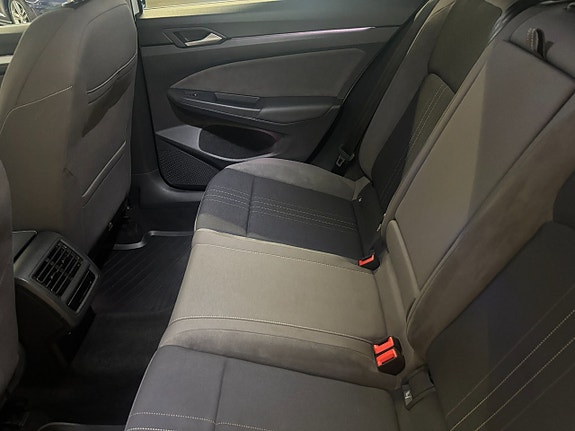 Volkswagen Golf Alltrack 10 of 21