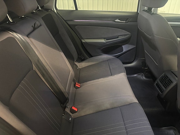 Volkswagen Golf Alltrack 11 of 21