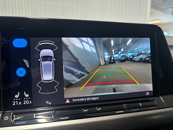 Volkswagen Golf Alltrack 13 of 21