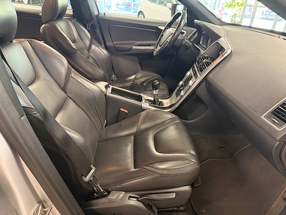 Volvo XC60 9 of 15