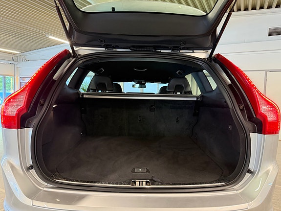 Volvo XC60 5 of 15