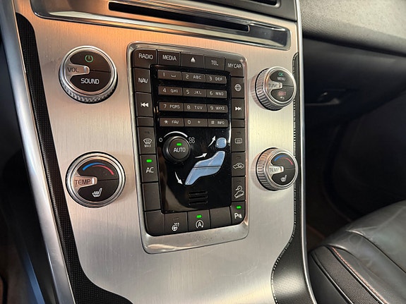Volvo XC60 13 of 15