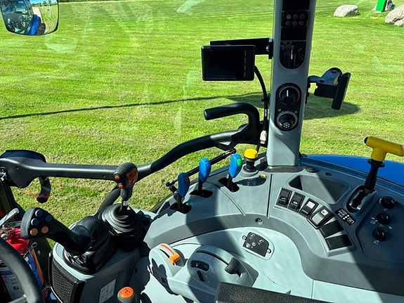 New Holland T5.120 6 of 10