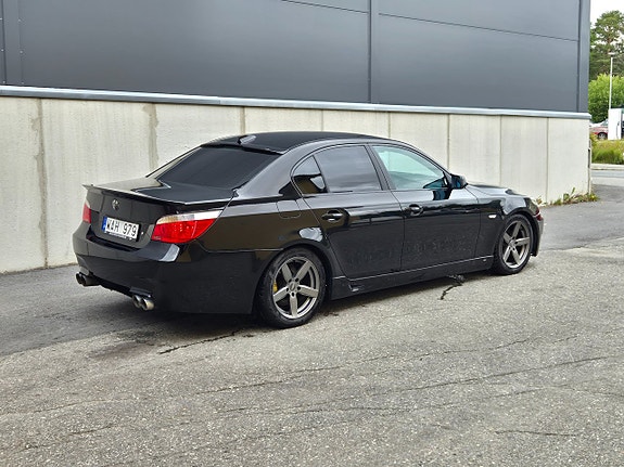 BMW 525 3 of 10