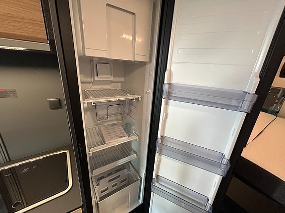 Adria Twin Select 640 SLB / Automat / Dieselpanna / Långbäddar 16 of 21
