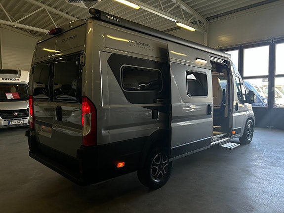 Adria Twin Select 640 SLB / Automat / Dieselpanna / Långbäddar 3 of 21