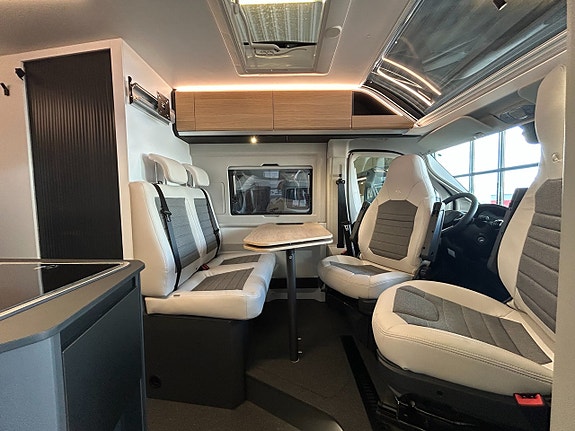 Adria Twin Select 640 SLB / Automat / Dieselpanna / Långbäddar 7 of 21