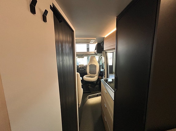 Adria Twin Select 640 SLB / Automat / Dieselpanna / Långbäddar 13 of 21