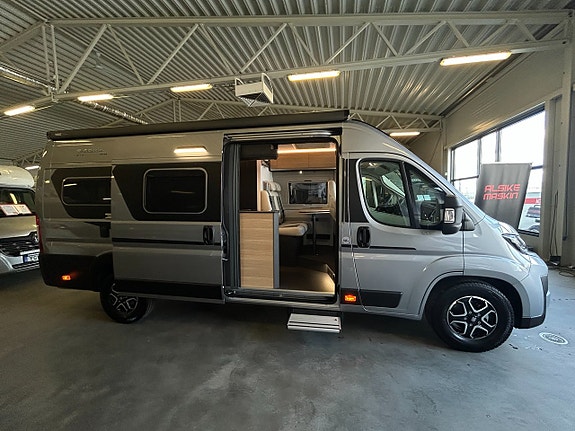 Adria Twin Select 640 SLB / Automat / Dieselpanna / Långbäddar 2 of 21