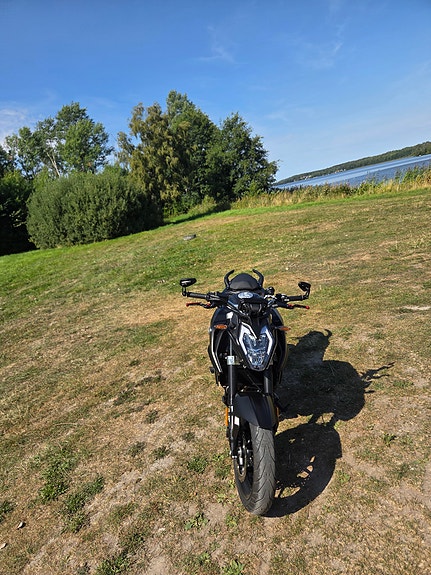 VOGE R625 2 of 8