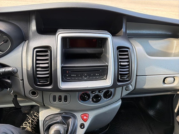 Opel Vivaro 10 of 25