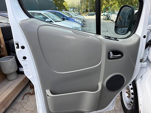 Opel Vivaro 22 of 25