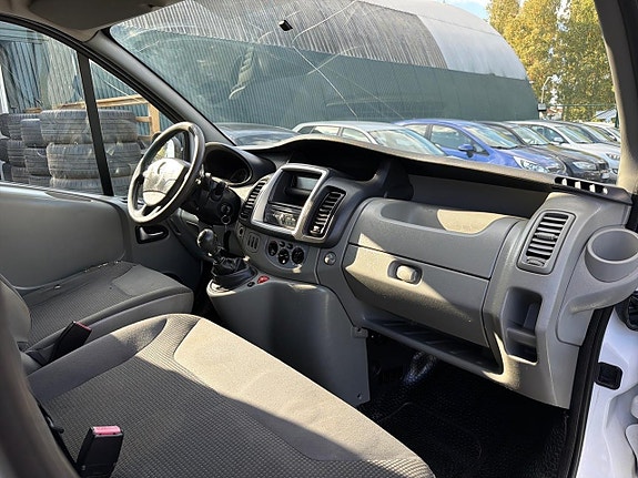 Opel Vivaro 14 of 25