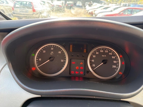 Opel Vivaro 18 of 25