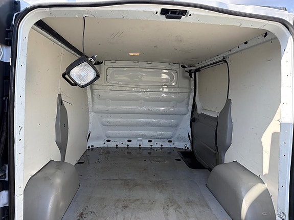 Opel Vivaro 21 of 25