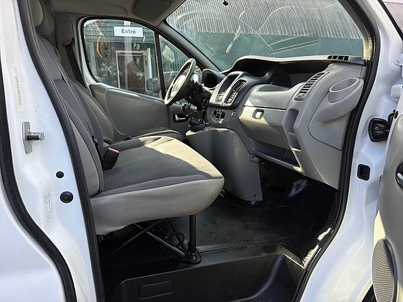 Opel Vivaro 11 of 25