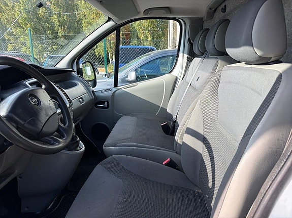 Opel Vivaro 12 of 25