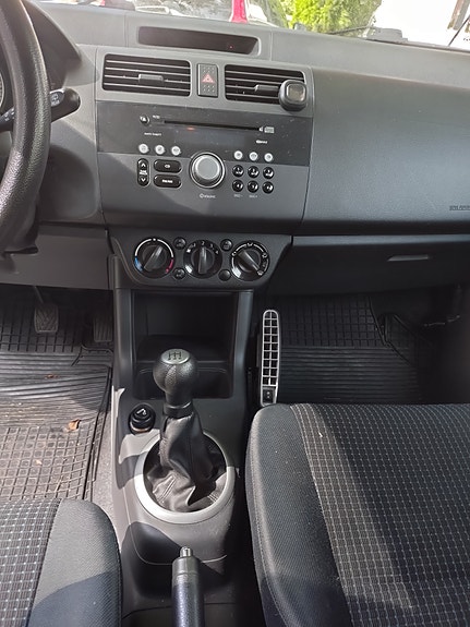 Suzuki Swift 10 of 12
