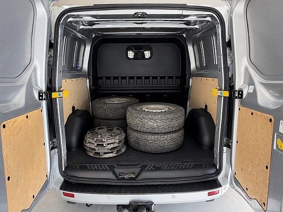 Ford Transit Custom 17 of 17