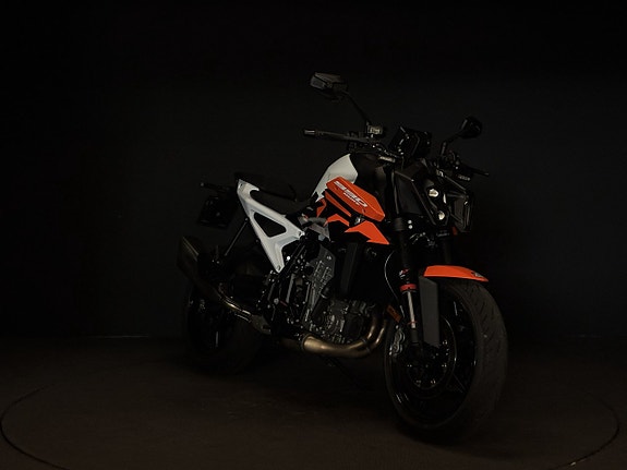 KTM 990 DUKE - Demo 3 of 6