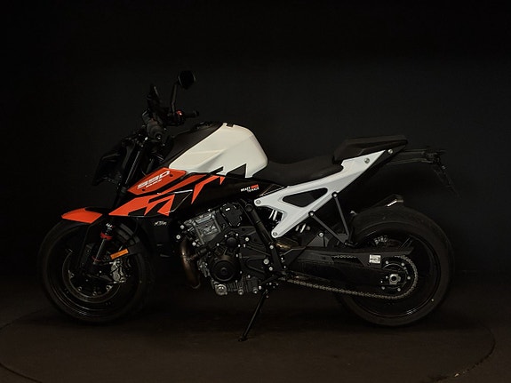 KTM 990 DUKE - Demo 2 of 6