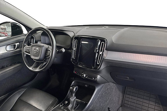 Volvo XC40 15 of 19