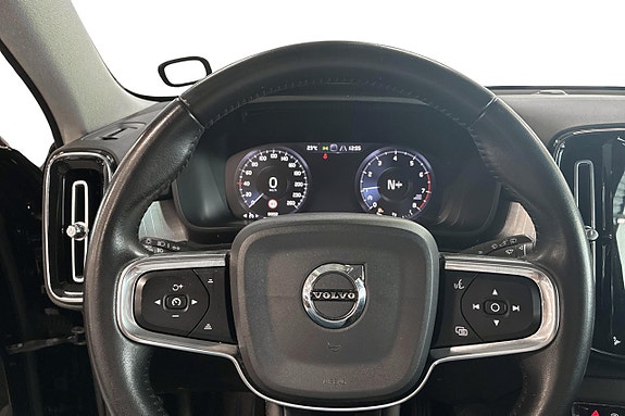 Volvo XC40 12 of 19