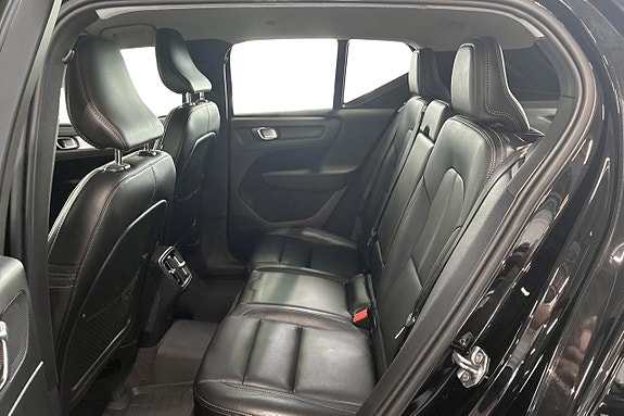 Volvo XC40 16 of 19