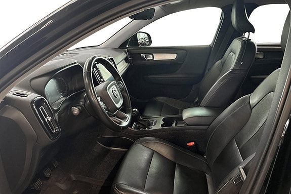 Volvo XC40 13 of 19