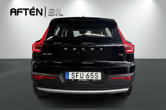 Volvo XC40 9 of 19