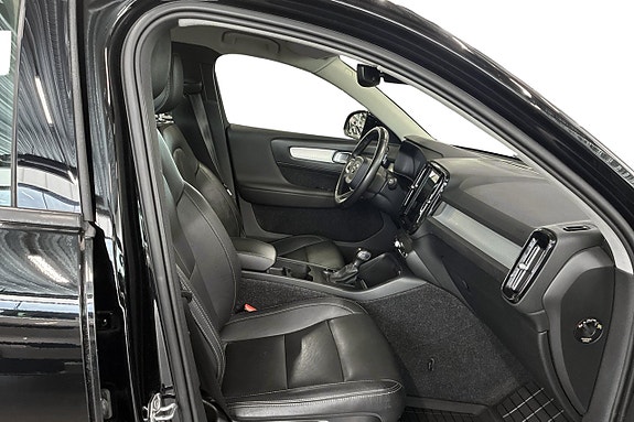 Volvo XC40 14 of 19