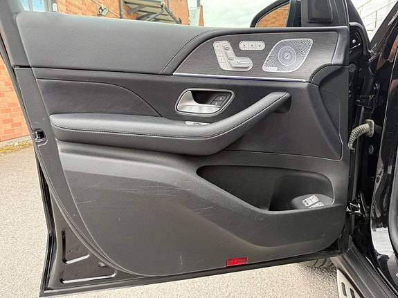 Mercedes-Benz GLS400 d 13 of 30