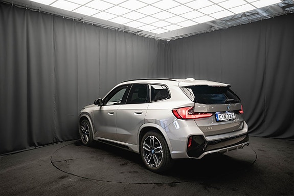 BMW iX1 9 of 23