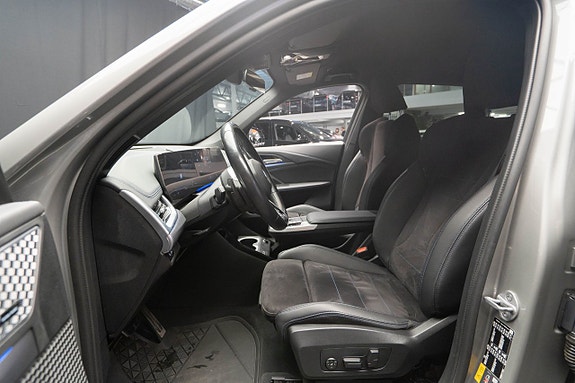 BMW iX1 16 of 23
