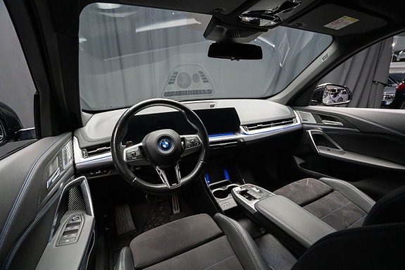 BMW iX1 11 of 23