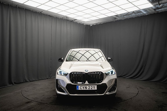 BMW iX1 4 of 23
