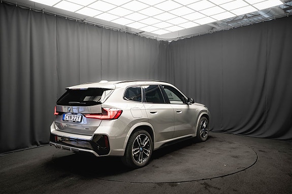 BMW iX1 7 of 23