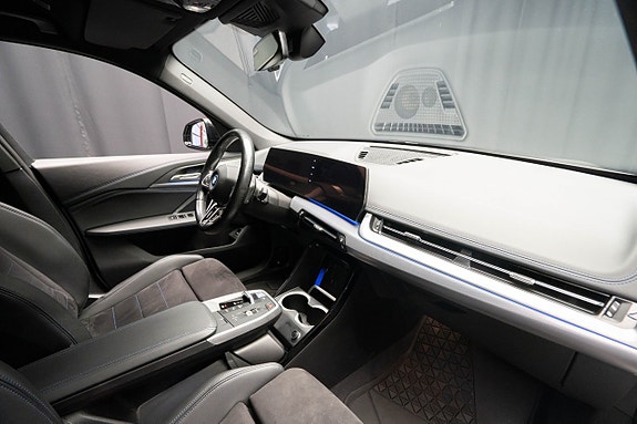 BMW iX1 13 of 23