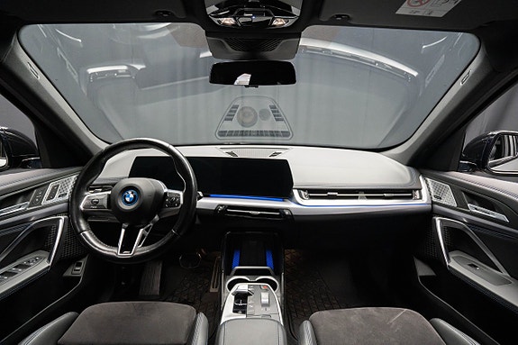 BMW iX1 15 of 23