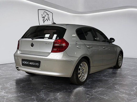 BMW 118d 6 of 16