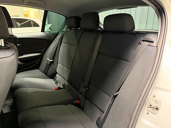 BMW 118d 14 of 16