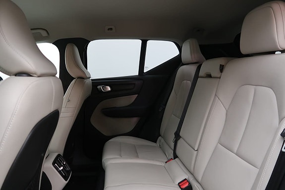 Volvo XC40 5 of 23