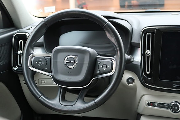 Volvo XC40 7 of 23