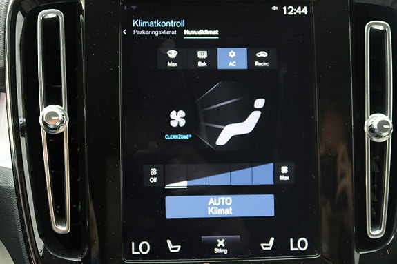 Volvo XC40 15 of 23